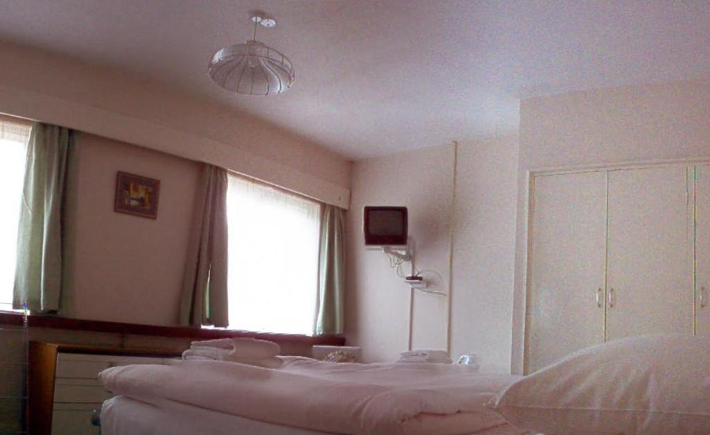 Tekels Park Guest House Камбърли Стая снимка