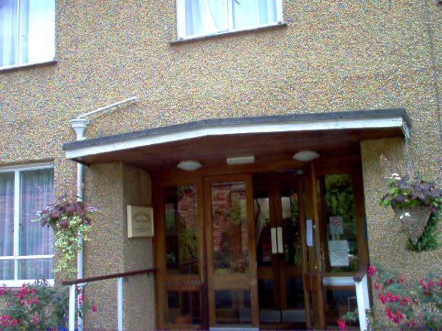 Tekels Park Guest House Камбърли Екстериор снимка